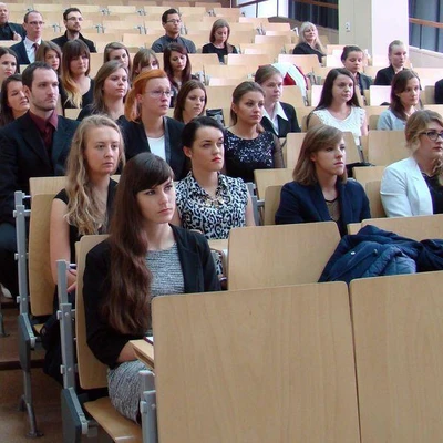 Wręczenie dyplomów absolwentom studiów stacjonarnych drugiego stopnia kierunków Zootechnika i Biologia oraz studiów stacjonarnych pierwszego stopnia kierunku Biologia i studiów niestacjonarnych kierunku Zootechnika (fot. Piotr Kawula)