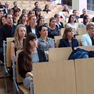 Wręczenie dyplomów absolwentom studiów stacjonarnych drugiego stopnia kierunków Zootechnika i Biologia oraz studiów stacjonarnych pierwszego stopnia kierunku Biologia i studiów niestacjonarnych kierunku Zootechnika (fot. Piotr Kawula)